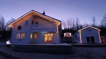 Tiny House With Amazing Lakeview, Spa & Yoga
