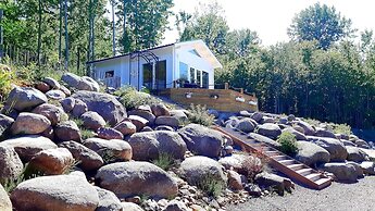 Loft-sleeps5-parking-spa-lakeviews-petfriendly