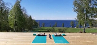 Loft-sleeps5-parking-spa-lakeviews-petfriendly