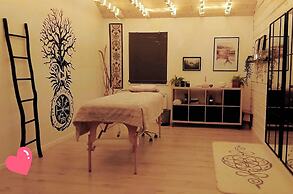 Loft-sleeps5-parking-spa-lakeviews-petfriendly