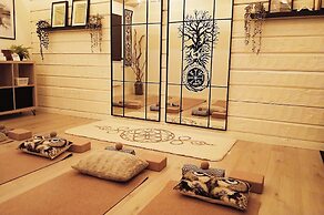 Loft-sleeps5-parking-spa-lakeviews-petfriendly