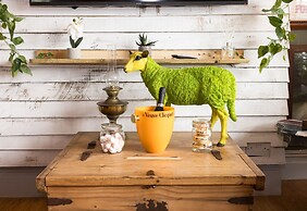 James' Place @ The Park