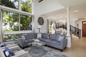 Hilton Pool Pass Included - Luxury Living