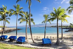 Hilton Pool Pass Included - Luxury Living