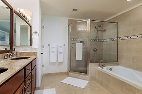 Hilton Pool Pass Included - Luxury Living