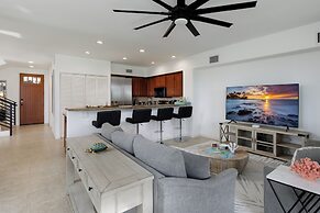 Hilton Pool Pass Included - Luxury Living