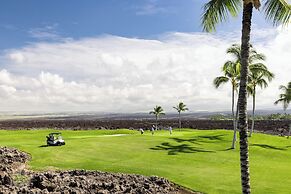 Hilton Pool Pass Included - Luxury Living