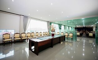 Sisombat Plaza Hotel