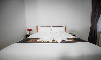 Sisombat Plaza Hotel