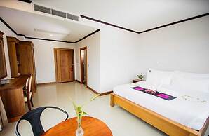 Sisombat Plaza Hotel
