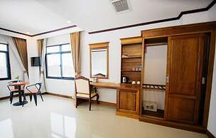 Sisombat Plaza Hotel