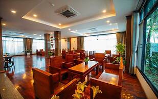 Sisombat Plaza Hotel
