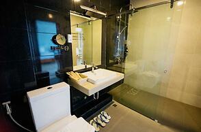 Sisombat Plaza Hotel