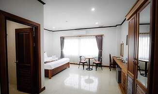 Sisombat Plaza Hotel