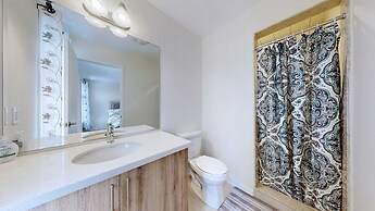 Modern 3-bedroom Oshawa Home