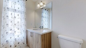 Modern 3-bedroom Oshawa Home