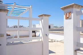 Emerald Residence Sleeps 12 With Sea View