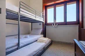 Emerald Residence Sleeps 12 With Sea View
