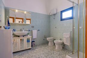 Emerald Residence Sleeps 12 With Sea View