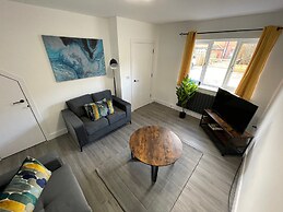 Brand New High Spec House with parking Wi-Fi (B) by HAFH