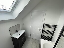 Brand New High Spec House with parking Wi-Fi (B) by HAFH