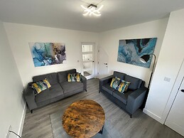 Brand New High Spec House with parking Wi-Fi (B) by HAFH