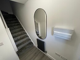 Brand New High Spec House with parking Wi-Fi (B) by HAFH