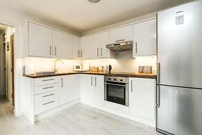 Luxury Islington Apartment with Balcony 