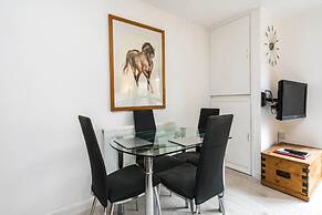 Luxury Islington Apartment with Balcony 