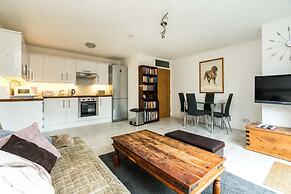 Luxury Islington Apartment with Balcony 