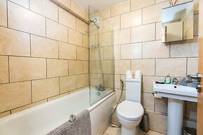 Luxury Islington Apartment with Balcony 