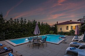 Villa Okra With Pool