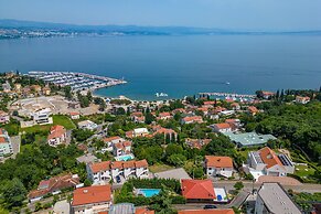 Villa Okra With Pool