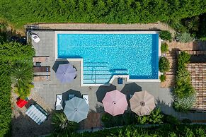 Villa Okra With Pool