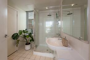 Beautiful 1-bed in St Kilda w/ Parking & Terrace