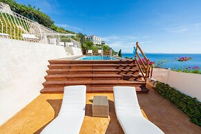 Luxury Villa Vittoria- Villa With Garden Swimming Pool and Jacuzzi Ove