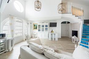 Luxury Villa Vittoria- Villa With Garden Swimming Pool and Jacuzzi Ove