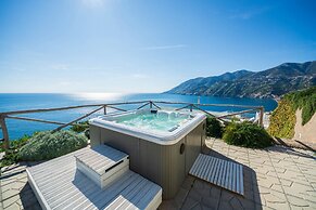 Luxury Villa Vittoria- Villa With Garden Swimming Pool and Jacuzzi Ove