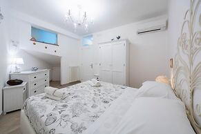 Luxury Villa Vittoria- Villa With Garden Swimming Pool and Jacuzzi Ove