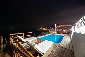 Luxury Villa Vittoria- Villa With Garden Swimming Pool and Jacuzzi Ove
