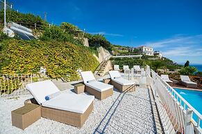 Luxury Villa Vittoria- Villa With Garden Swimming Pool and Jacuzzi Ove