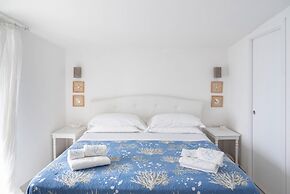 Luxury Villa Vittoria- Villa With Garden Swimming Pool and Jacuzzi Ove