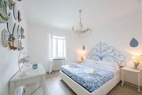 Luxury Villa Vittoria- Villa With Garden Swimming Pool and Jacuzzi Ove