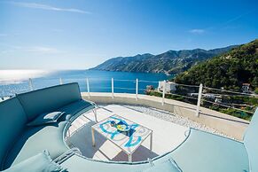 Luxury Villa Vittoria- Villa With Garden Swimming Pool and Jacuzzi Ove