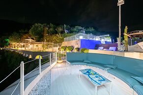 Luxury Villa Vittoria- Villa With Garden Swimming Pool and Jacuzzi Ove