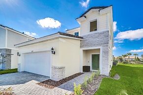 5 Bedroom Resort 5 bath Pool Home With Spa! 5 Villa by RedAwning