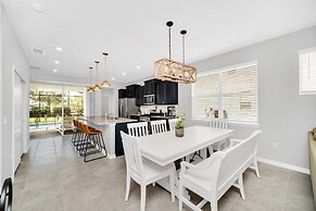 5 Bedroom Resort 5 bath Pool Home With Spa! 5 Villa by RedAwning