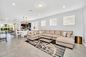 5 Bedroom Resort 5 bath Pool Home With Spa! 5 Villa by RedAwning