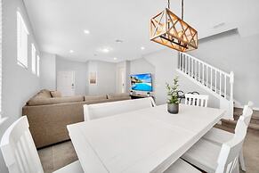 5 Bedroom Resort 5 bath Pool Home With Spa! 5 Villa by RedAwning