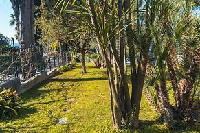 Lemon Apartment With Garden and Sea View by Wonderful Italy